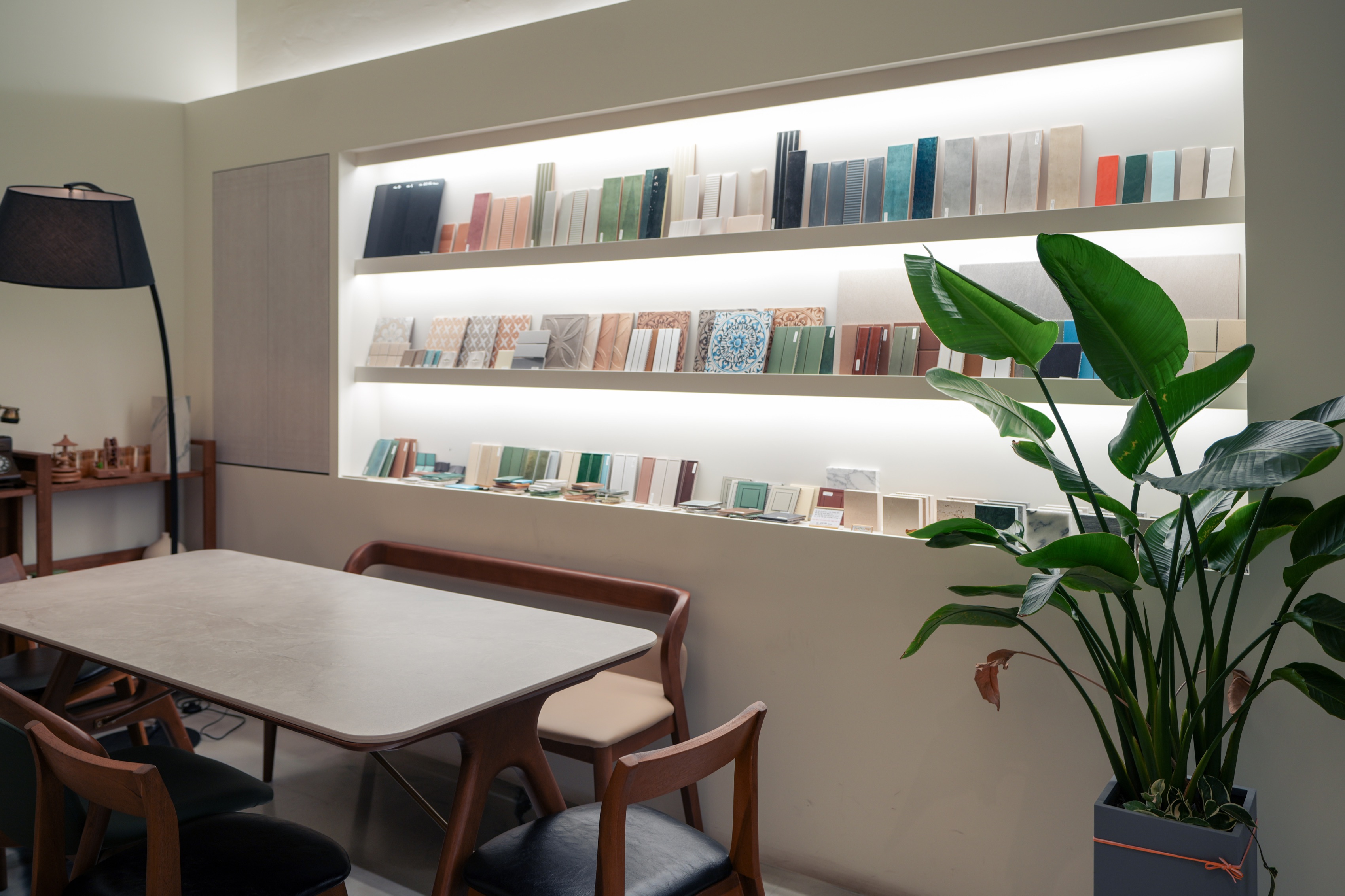 2F Interior Show Room Gallery 3